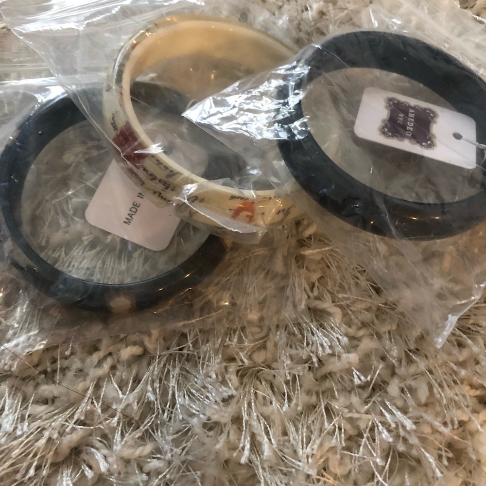 Amadeo NYC Set of 3 Acrylic Cameo Bracelets